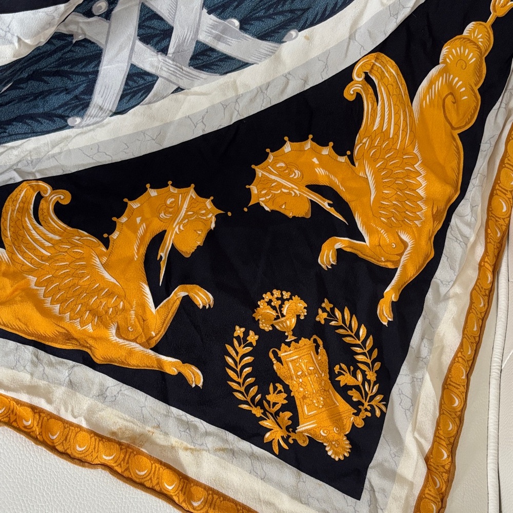 Elegant Black and Gold English Eccentrics 100 % Scarf - Picture 6 of 12